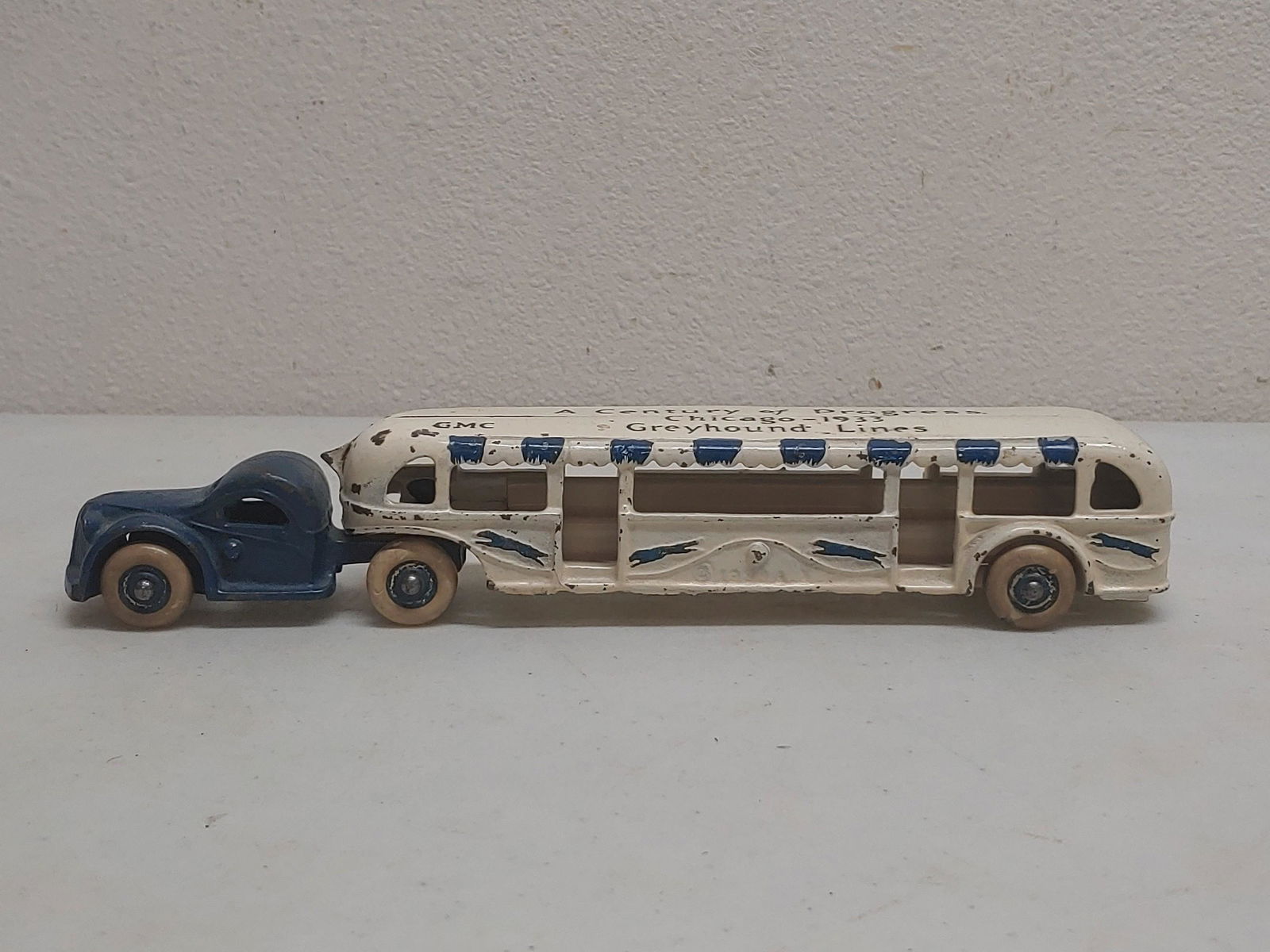 Arcade Cast Iron Greyhound Bus Promo Toy (1 of 11)