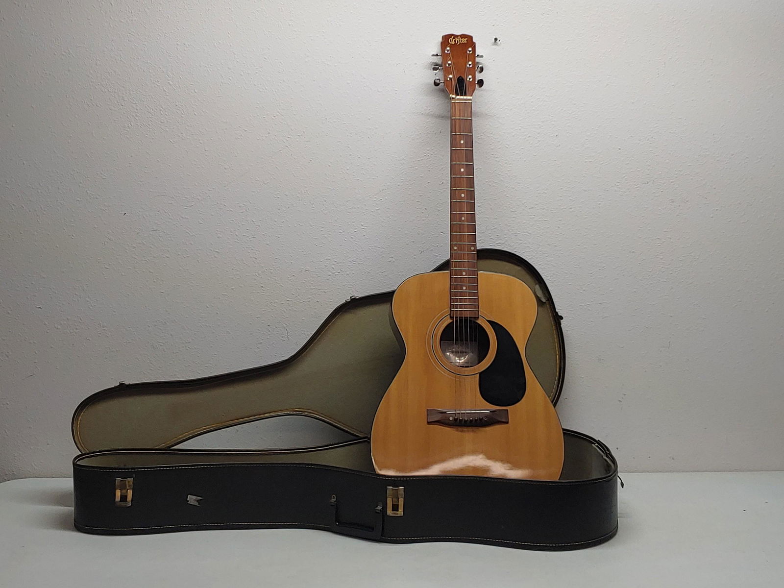 Continental Drifter Acoustic Guitar With Case (1 of 9)
