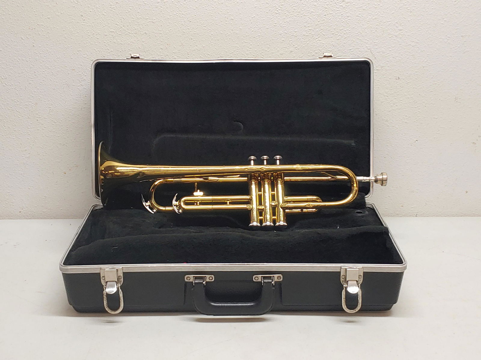 King Trumpet With Case (1 of 9)