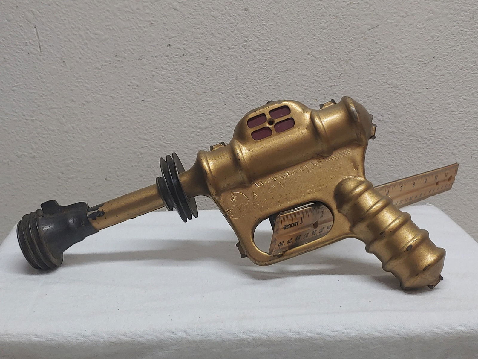 Daisy Buck Rogers Atomic Pistol Tin Toy: Approx. 10" fires
