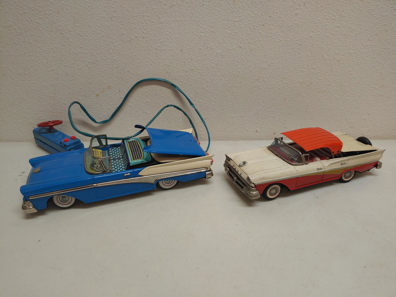 2 Tin Mechanical Convertibles Cars Toy (1 of 20)
