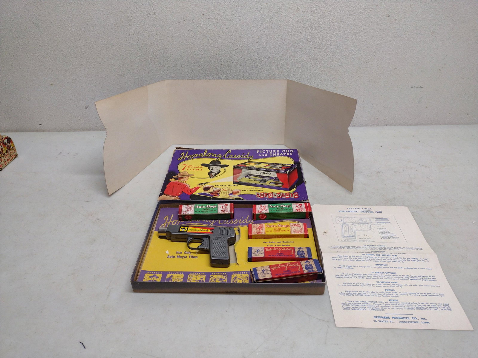 Hopalong Cassidy picture gun and theater with box: Include six films untested