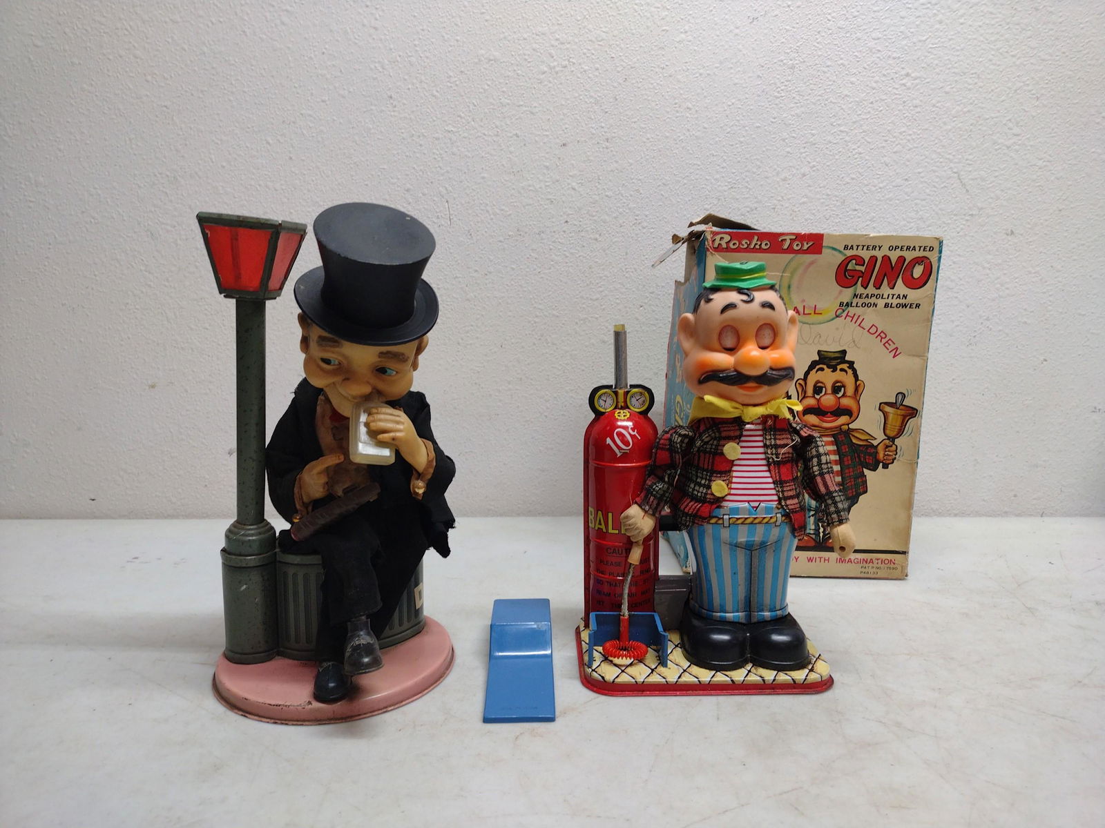 Battery operated tin toys 1 Rosko Gino with box (1 of 14)