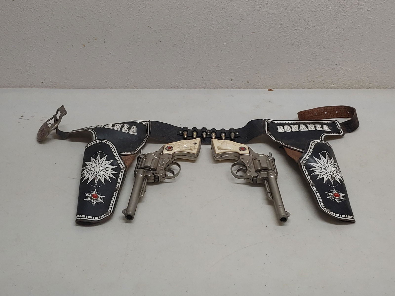 Bonanza kids holster and cap guns toy (1 of 8)