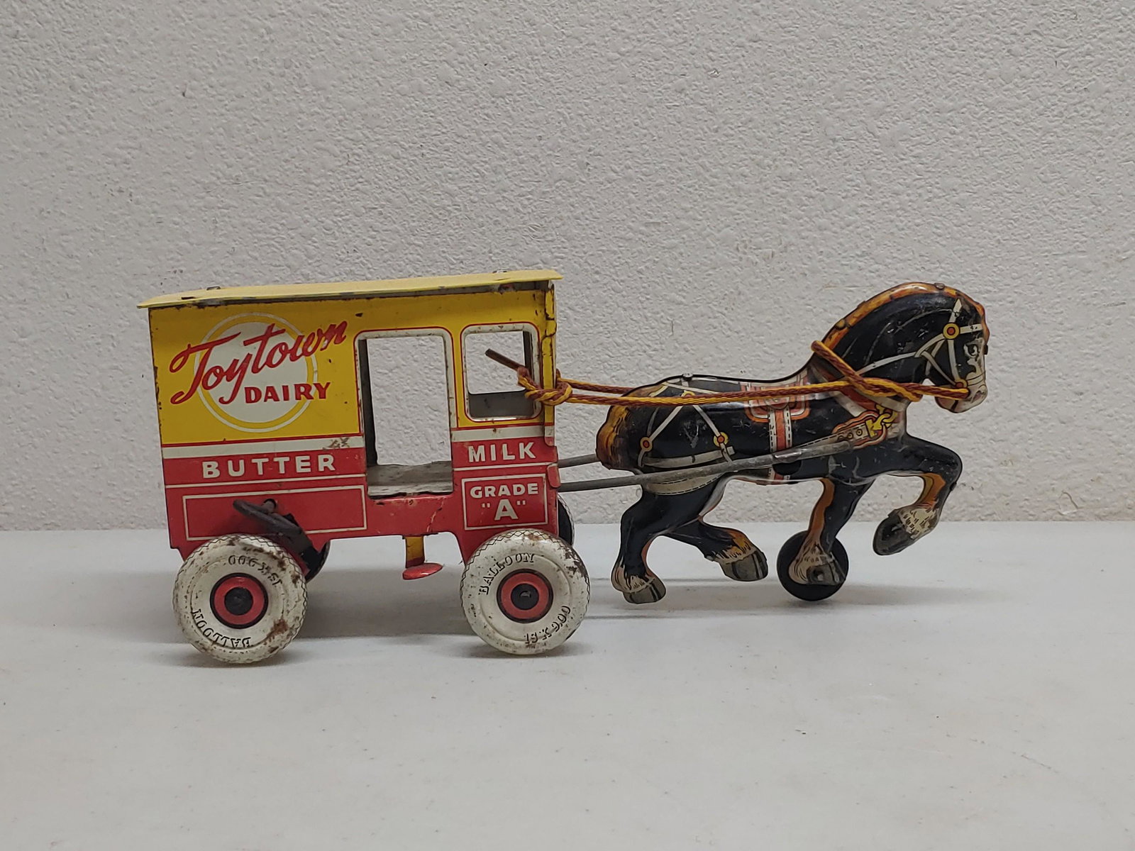 Marx toytown Dairy windup tin toy: Approx 10.5 in works
