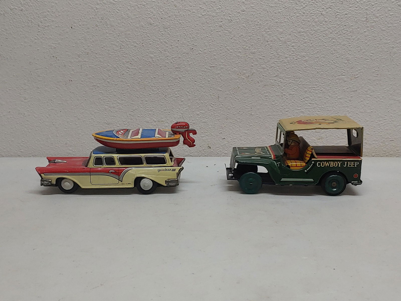 Tin car toys one friction (1 of 15)
