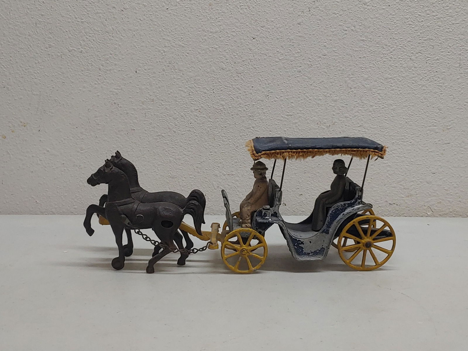 Stanley Cast iron horse and carriage toy Mar 18, 2023 W Yoder
