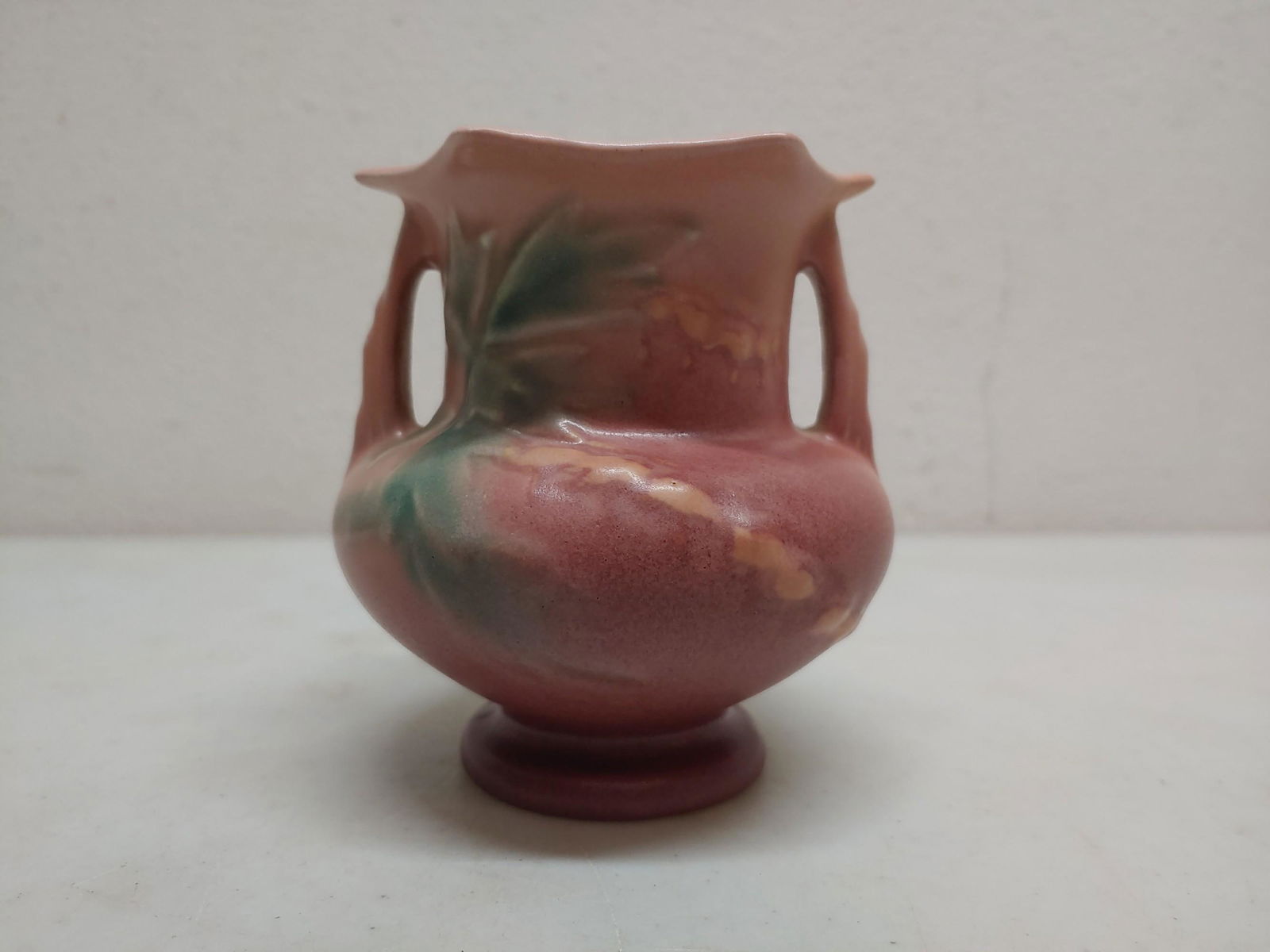 Roseville Pottery Bleeding Hearts 4" Vase (1 of 7)