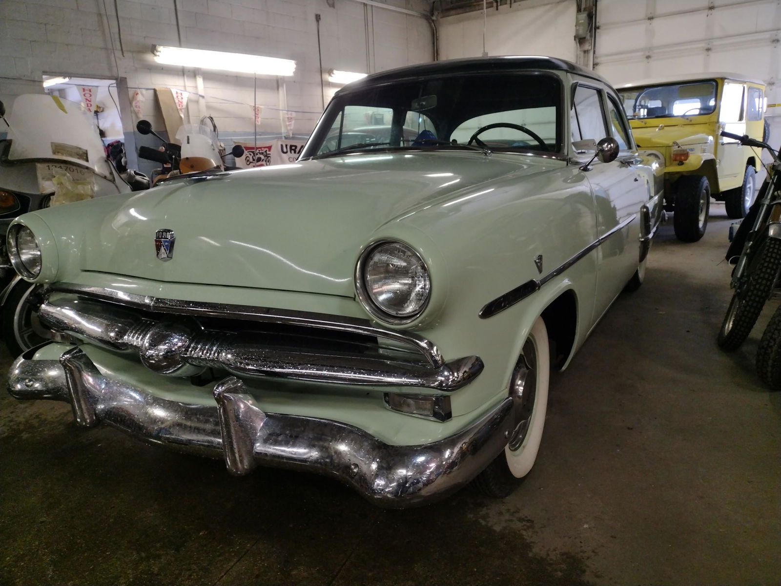 1953 FORD Custom: B3PG151872 1953 FORD Custom Flathead V8 Automatic Mileage Shows: 87322 2 wheel drive Has title. Starts up, runs great. Very nice Car. All motorcycles and cars in the Zell White Collection have been in