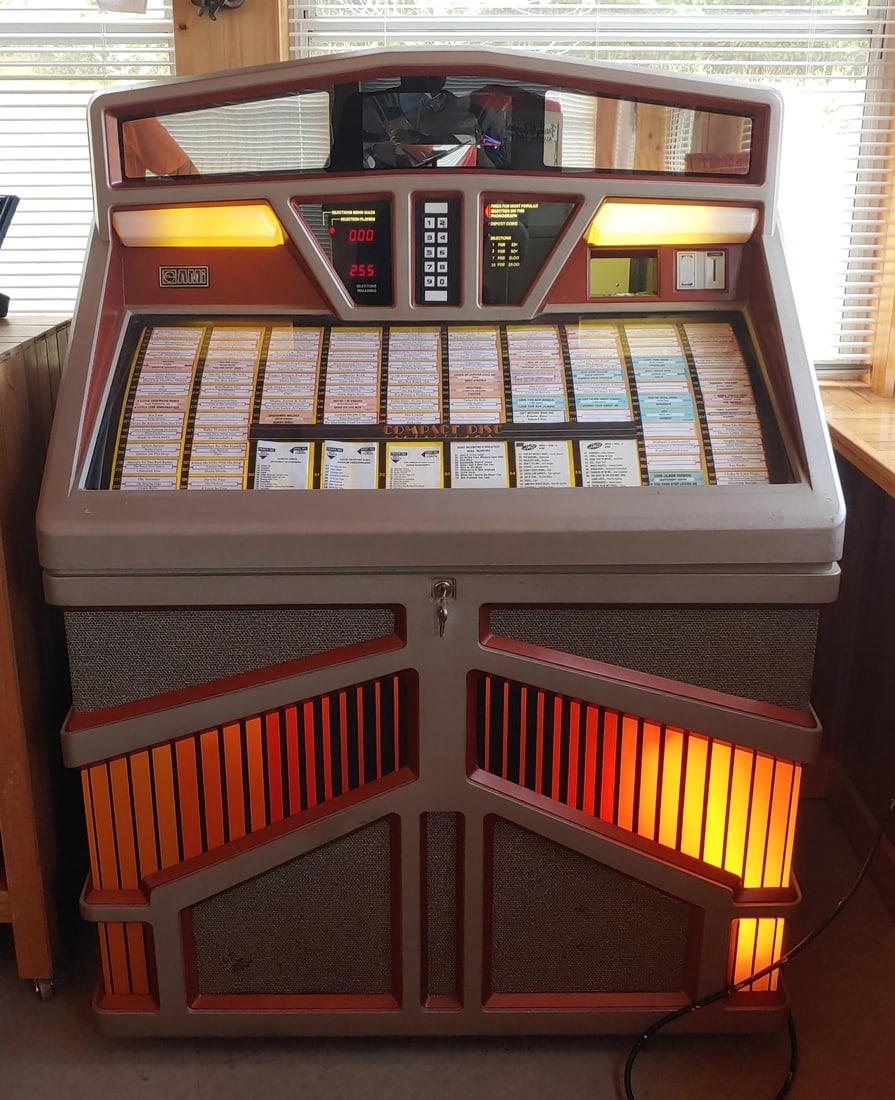 Rowe AMi R-93 Combo 45 & CD Jukebox: Lights up. Believed to be in working order, but untested. Please see photos for condition.