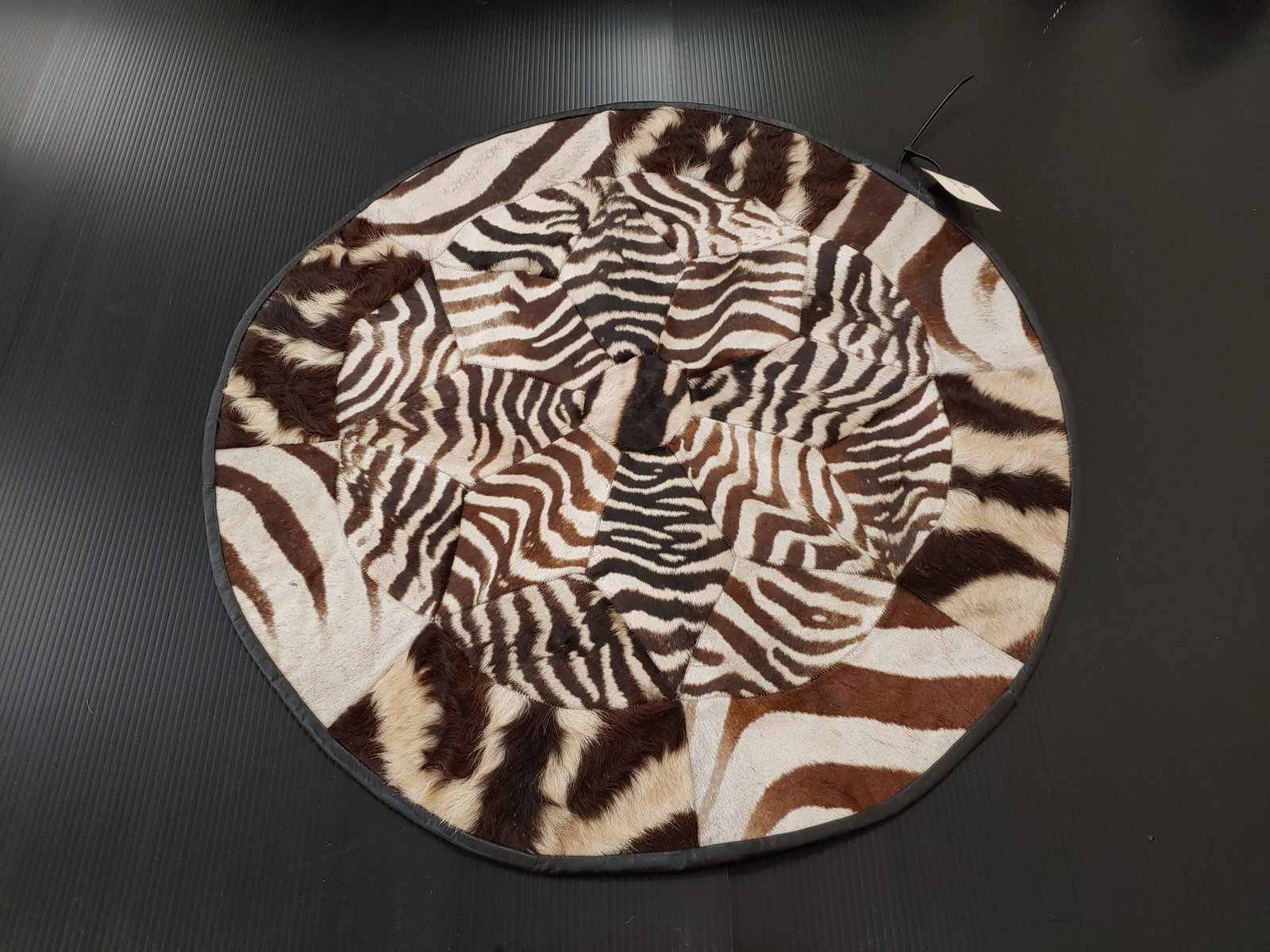 Zebra Round Rug: 29"