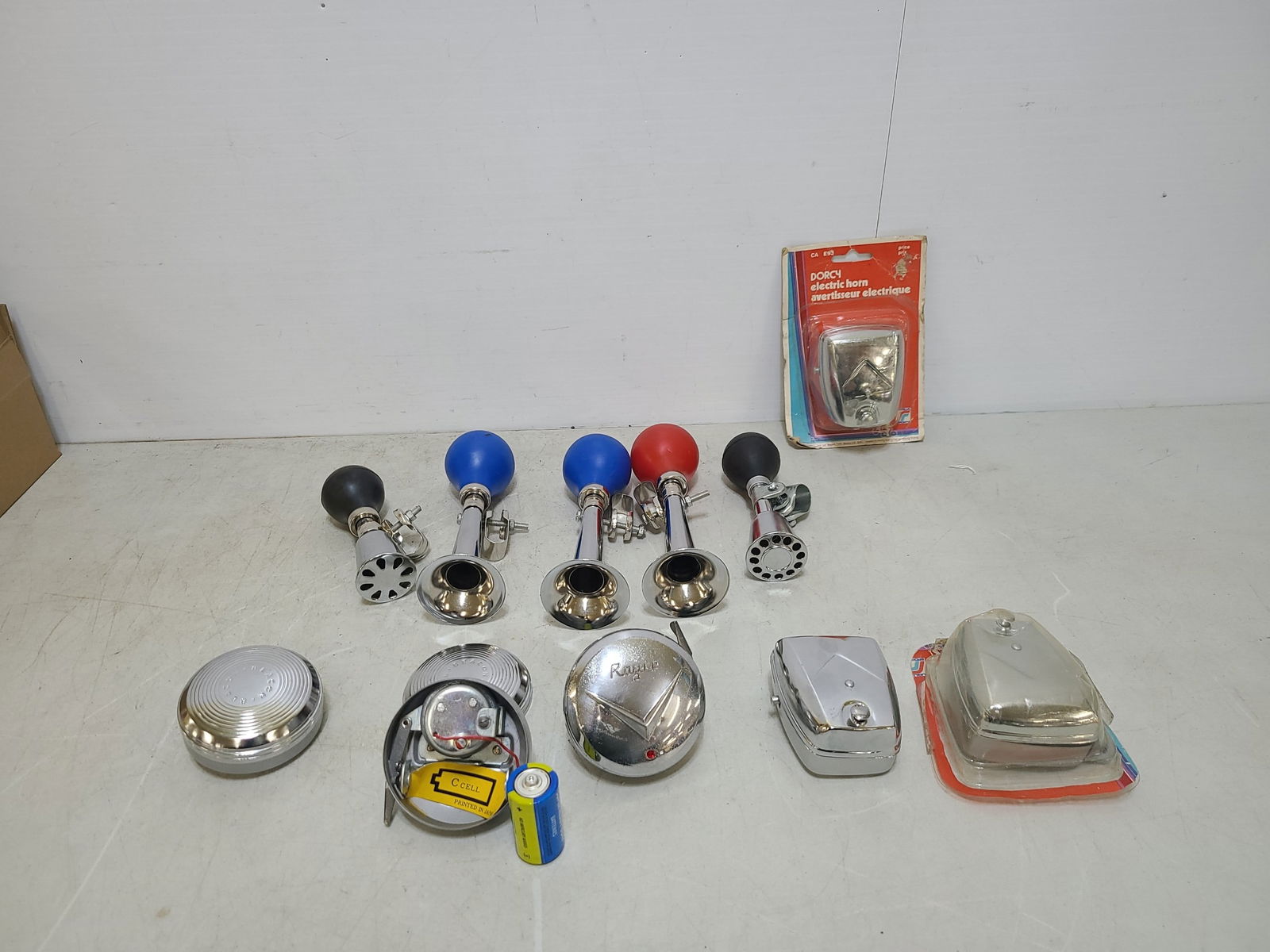 NOS Bicycle Horns. Electric & Others (1 of 8)