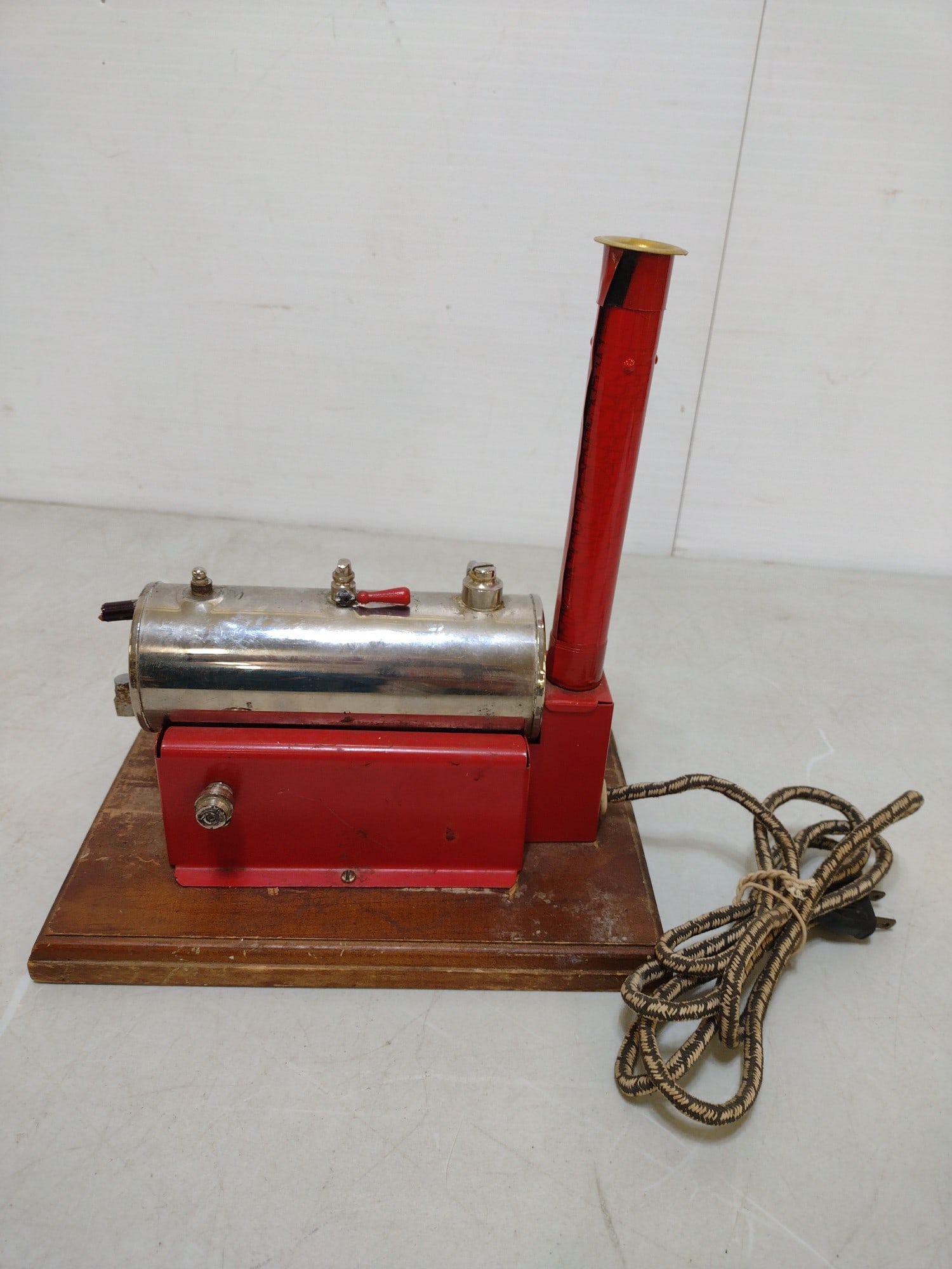 Antique Electric Steam Engine (1 of 10)