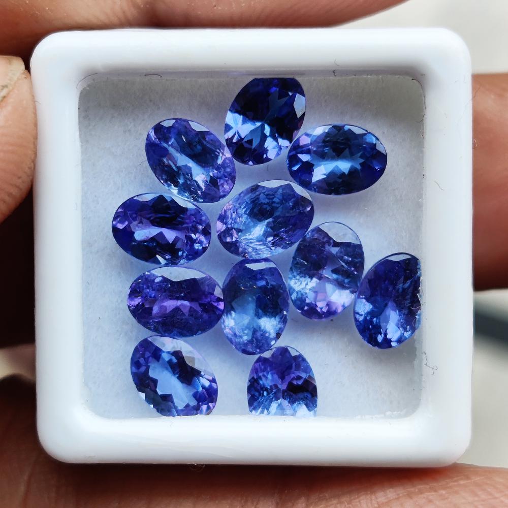Tanzanite 8x6 MM Oval Faceted Cut 10 Pieces: Natural Tanzanite 8x6 MM Oval Faceted Cut 10 Pieces Gemstone : Tanzanite Shape : Oval Size : 8x6 MM Color : Blue Type : Faceted Cut Quantity : 10 Pieces Weight : 12 Car