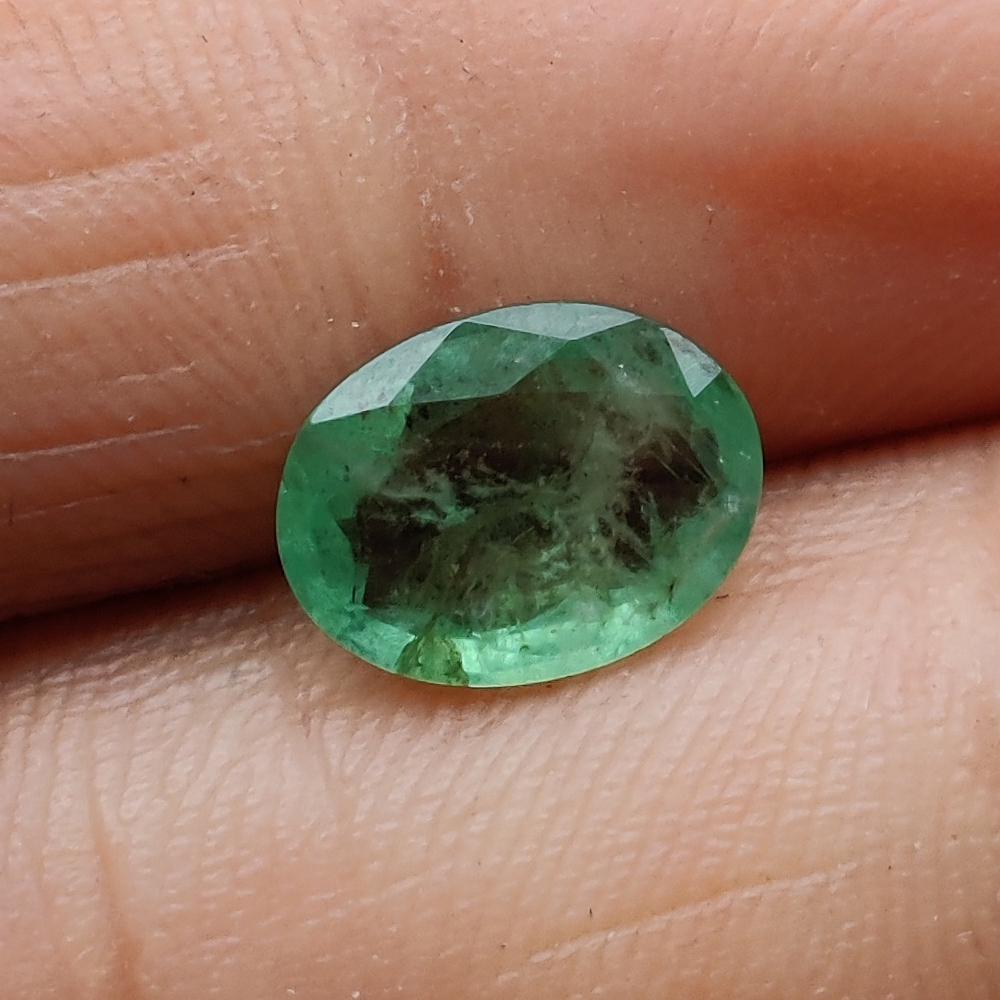 Natural Emerald Oval Faceted Cut 2.4 Carats Gemstone (1 of 2)