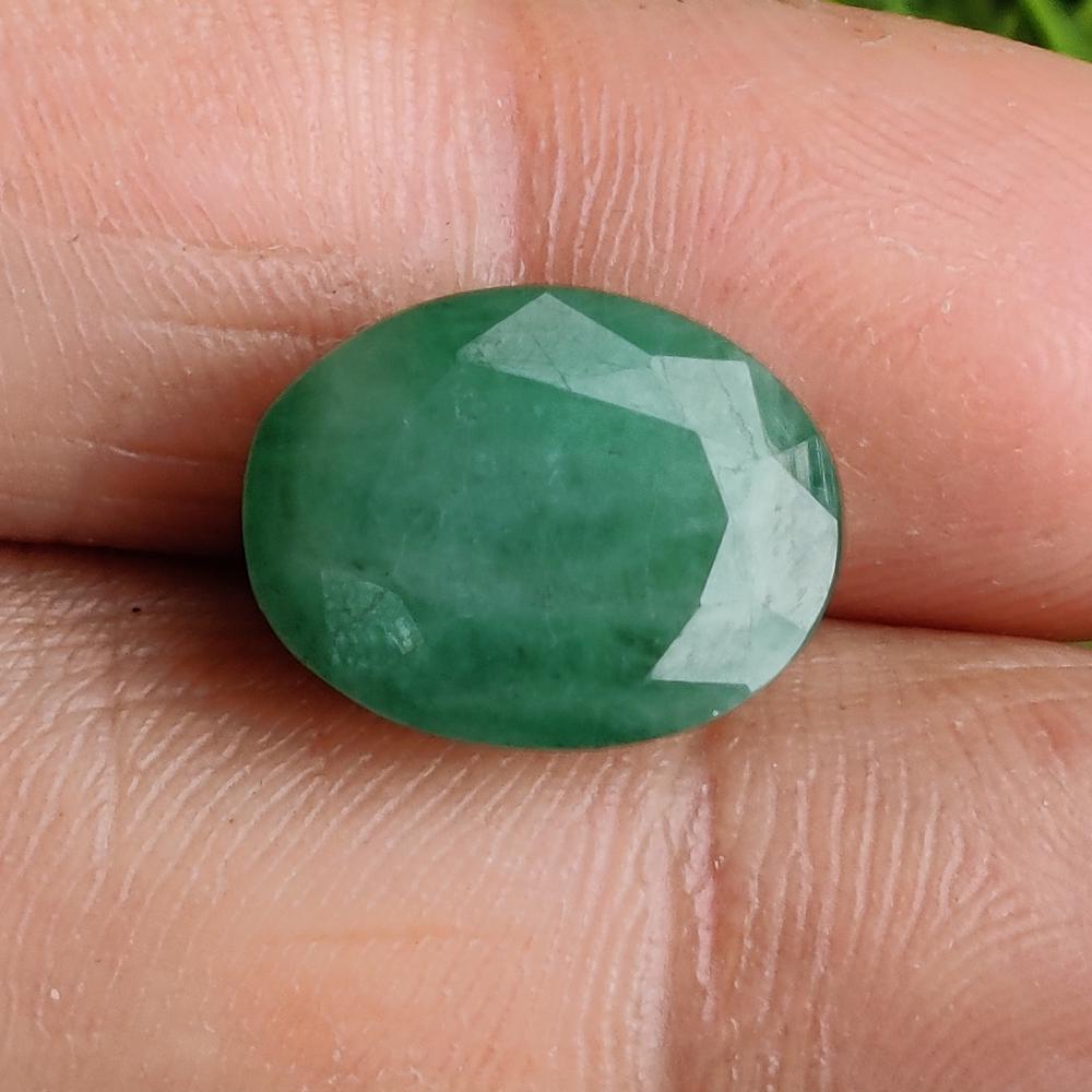 Natural Emerald Oval Faceted Cut 10 Carats Gemstone (1 of 3)