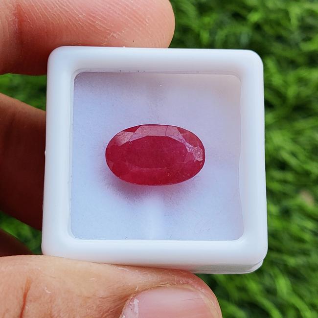 Natural Ruby Oval Faceted Cut 7.3 Carats Gemstone (1 of 4)