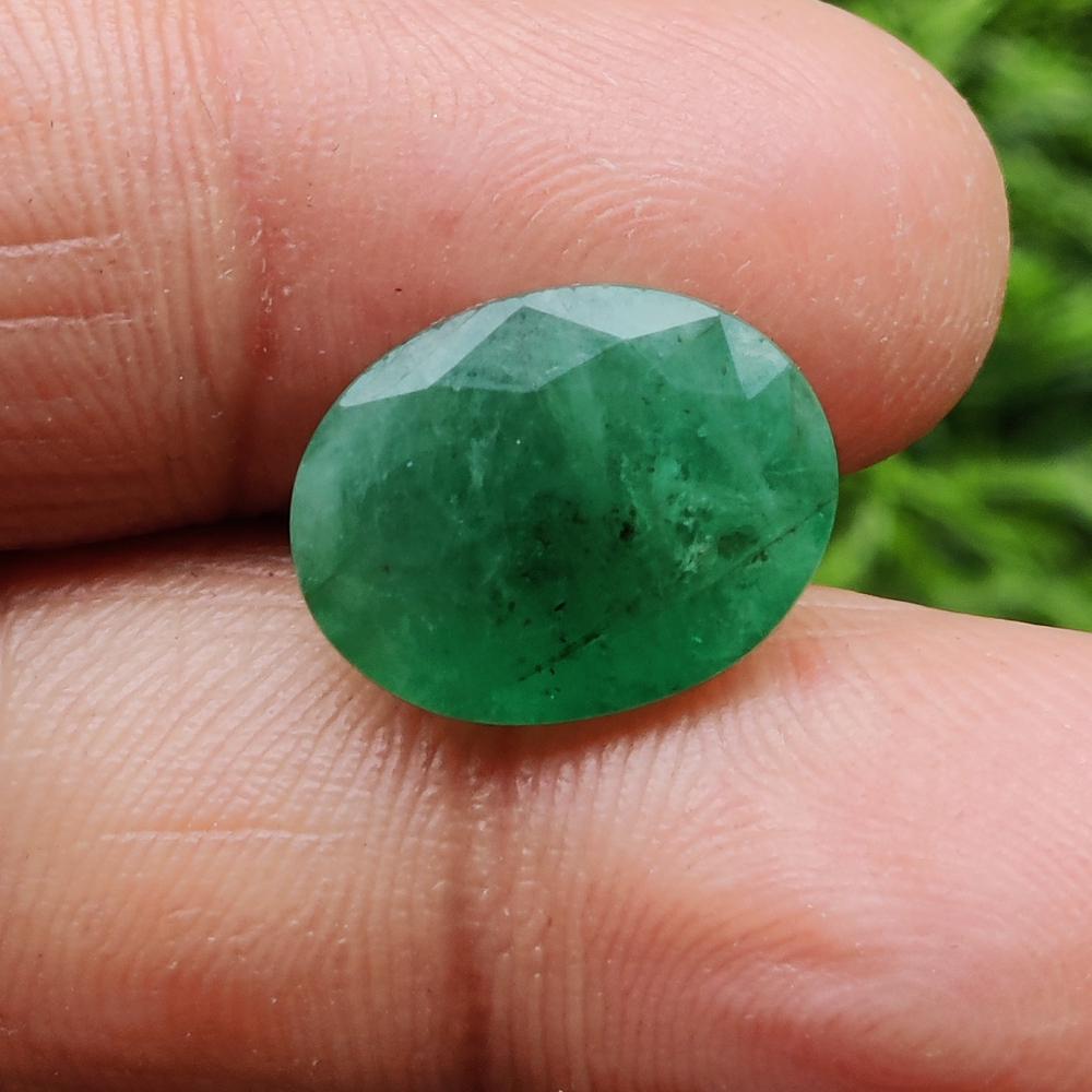 Natural Emerald Oval Faceted Cut 9.8 Carats Gemstone (1 of 3)