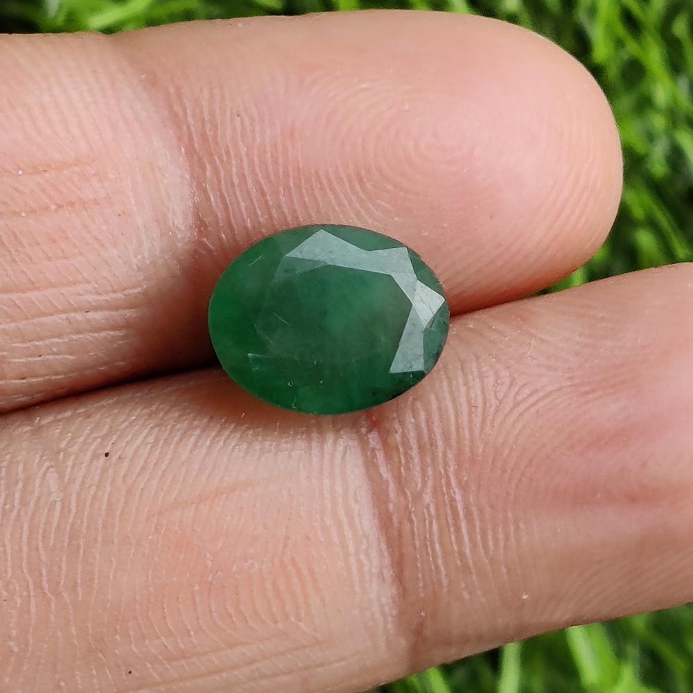 Natural Emerald Oval Faceted Cut 4.05 Carats Gemstone (1 of 2)