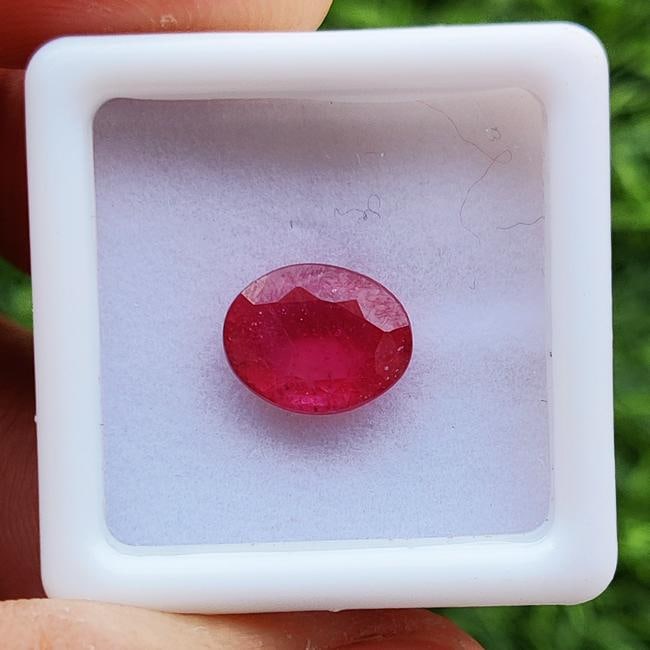 Natural Ruby Oval Faceted Cut 3.35 Carats Gemstone (1 of 4)