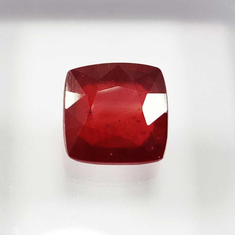 Natural Ruby Cushion Faceted Cut 9.60 Carats Gemstone: Natural Ruby Cushion Faceted Cut 9.60 Carats Gemstone Gemstone : Ruby Stone Shape : Cushion Stone Cutting Type :Faceted Cut Stone Weight :9.60 Carats Stone Measurement : 11.5x11.5x6 MM <