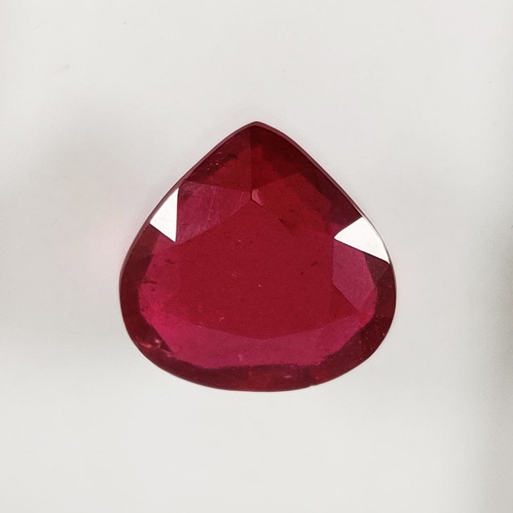 Natural Ruby Heart Faceted Cut 6.40 Carats Gemstone (1 of 3)