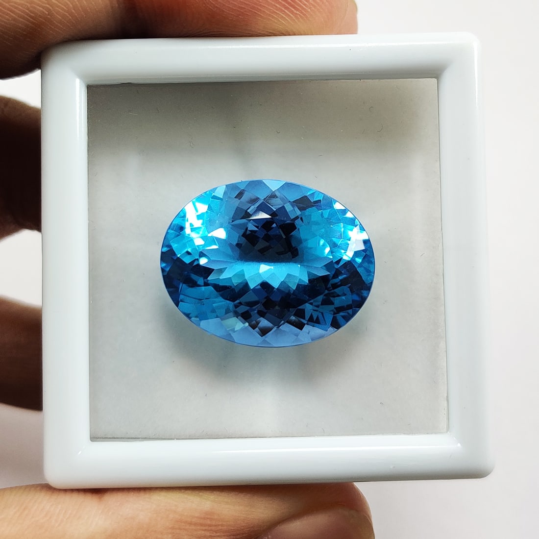 Natural Blue Topaz Oval Faceted Cut 45.75 Carats Gemstone: Natural Blue Topaz Oval Faceted Cut 45.75 Carats Gemstone Gemstone : Blue Topaz Stone Shape : Oval Stone Cutting Type : Faceted Cut Stone Weight : 45.75 Carats Stone Measurement : 26x19.5x1