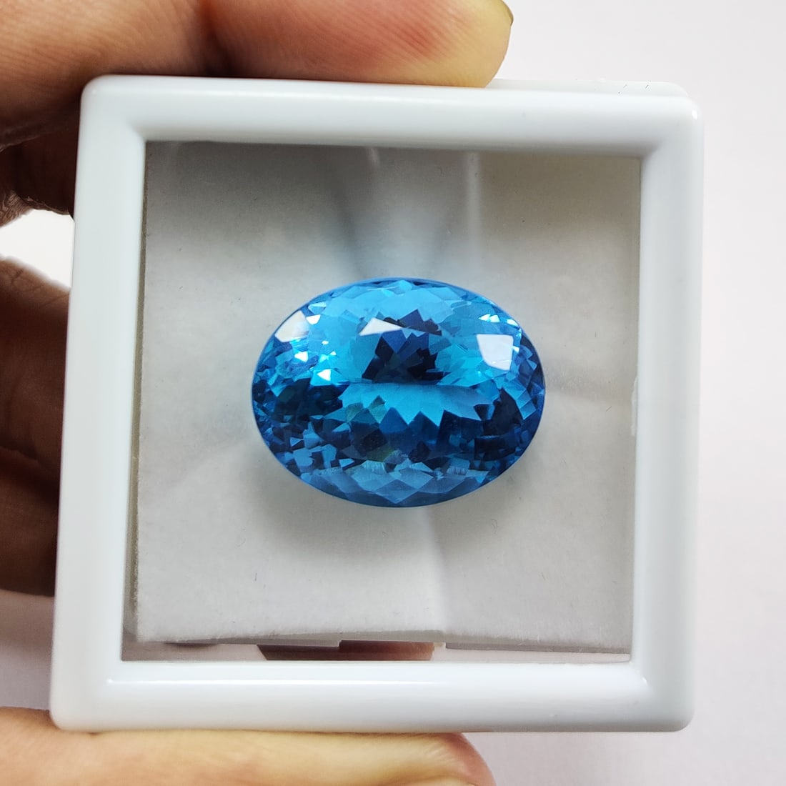 Natural Blue Topaz Oval Faceted Cut 46.5 Carats Gemstone: Natural Blue Topaz Oval Faceted Cut 46.5 Carats Gemstone Gemstone : Blue Topaz Stone Shape : Oval Stone Cutting Type : Faceted Cut Stone Weight : 46.5 Carats Stone Measurement : 25x18.5x14
