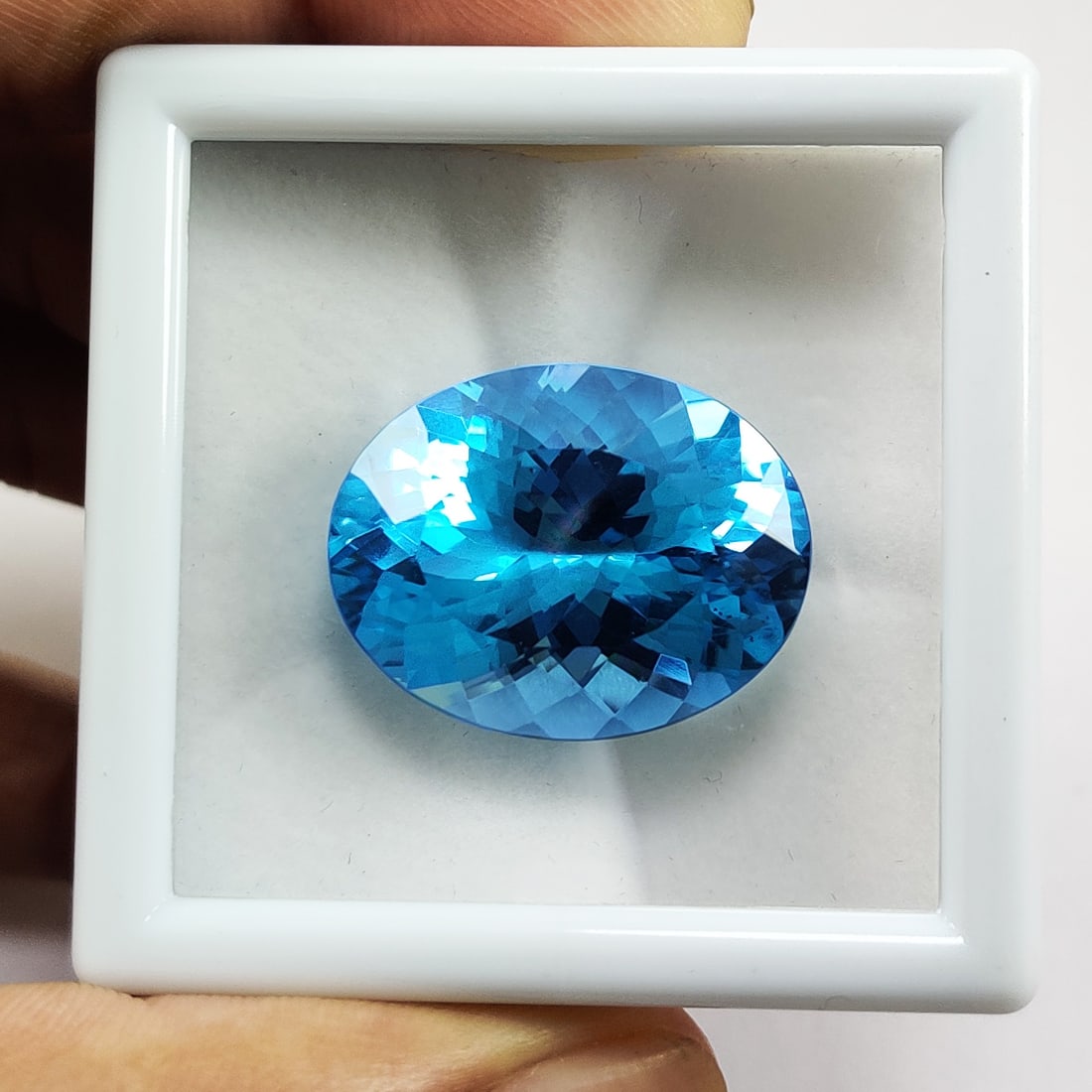Natural Blue Topaz Oval Faceted Cut 50 Carats Gemstone: Natural Blue Topaz Oval Faceted Cut 50 Carats Gemstone Gemstone : Blue Topaz Stone Shape : Oval Stone Cutting Type : Faceted Cut Stone Weight : 50 Carats Stone Measurement : 27x21x13.5 MM
