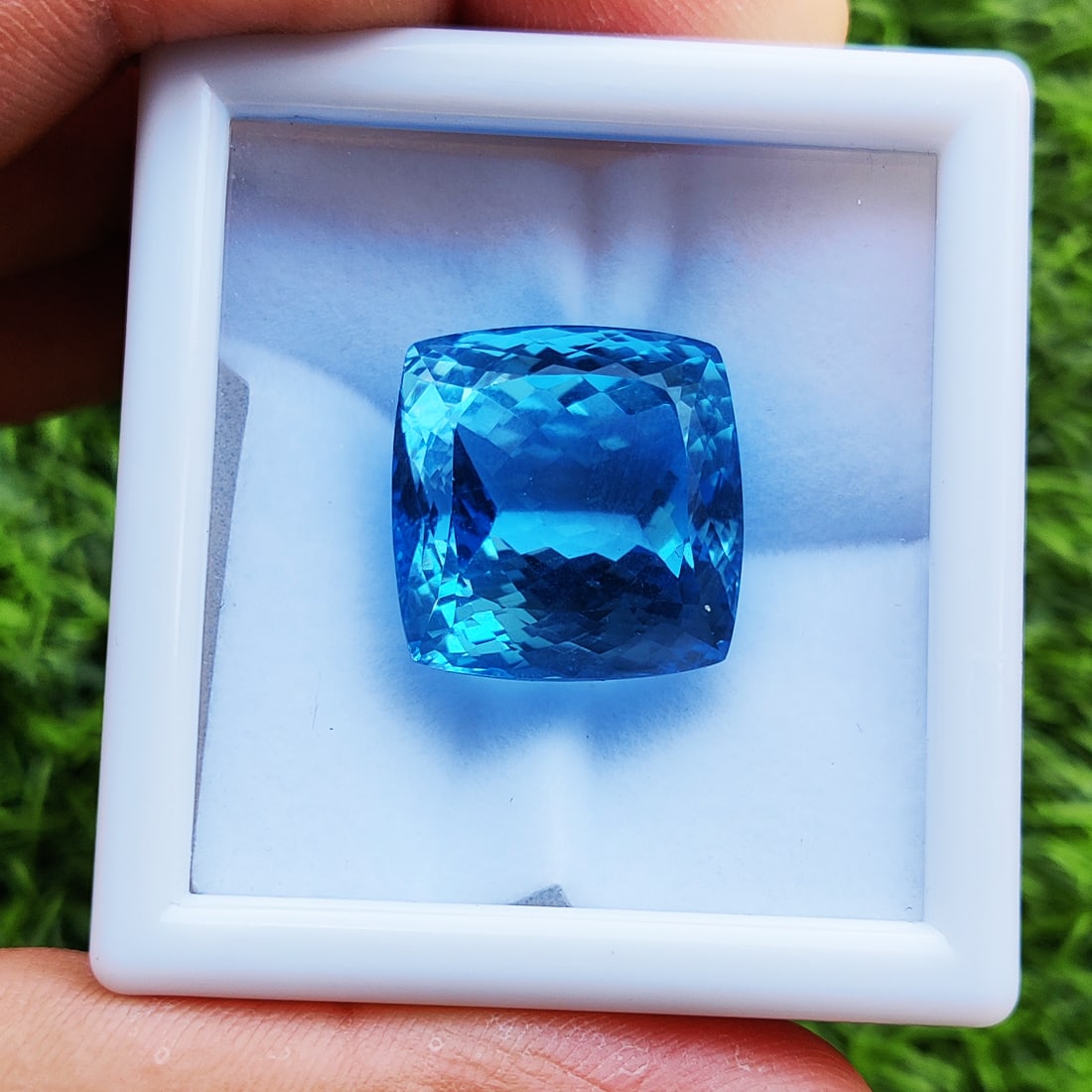 Natural Blue Topaz Cushion Faceted Cut 55.32 Carats Gemstone: Natural Blue Topaz Cushion Faceted Cut 55.32 Carats Gemstone Gemstone : Blue Topaz Stone Shape : Cushion Stone Cutting Type :Faceted Cut Stone Weight :55.32 Carats Stone Measurement : 20x19