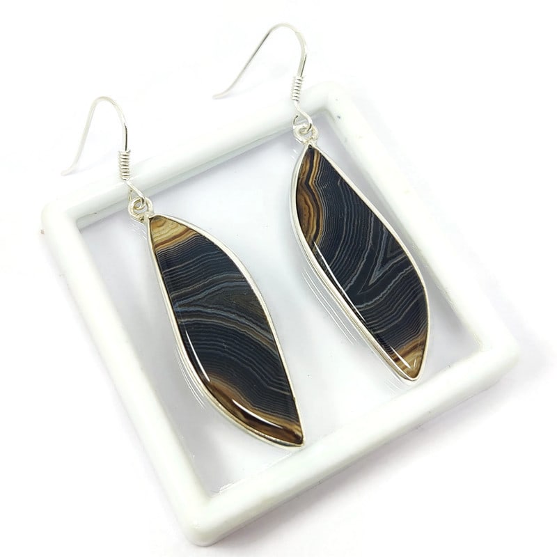 BANDED AGATE 92.5 STERLING SILVER EARRING: BANDED AGATE 92.5 STERLING SILVER EARRING Product Type : EARRING Main Stone : BANDED AGATE Main Stone Shape : FANCY Main Stone Size : 35X11 MM Main Stone Color : MULTICOLOR Metal : STERLING SILVER Met
