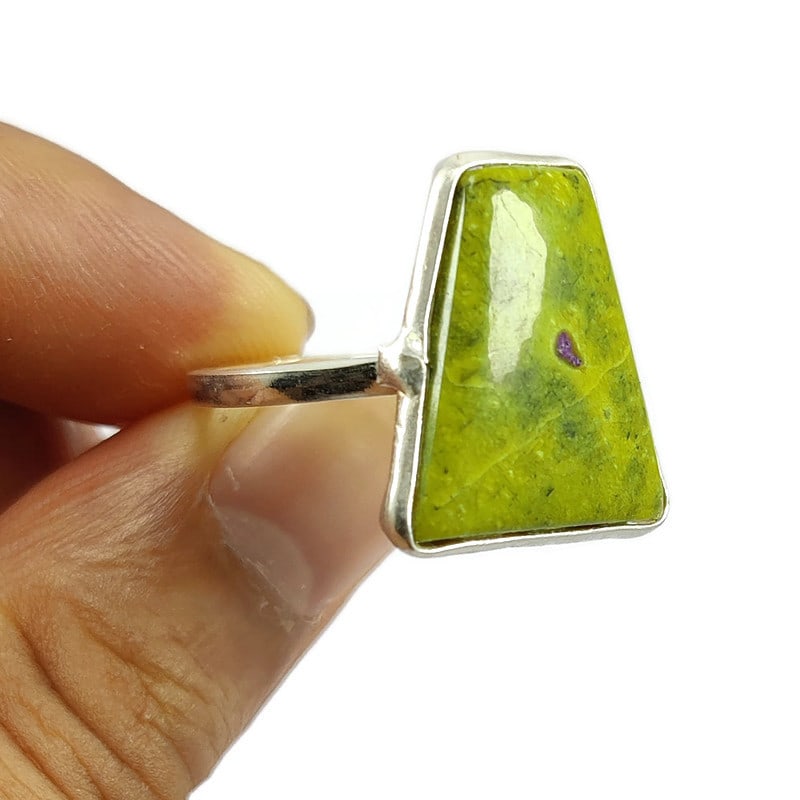 ATLANTISITE 925 STERLING SILVER RING: ATLANTISITE 925 STERLING SILVER RING Product Type : RING Main Stone : ATLANTISITE Main Stone Shape : FANCY Main Stone Size : 20X18 MM Main Stone Color : GREEN Metal : STERLING SILVER Metal Purity : 92