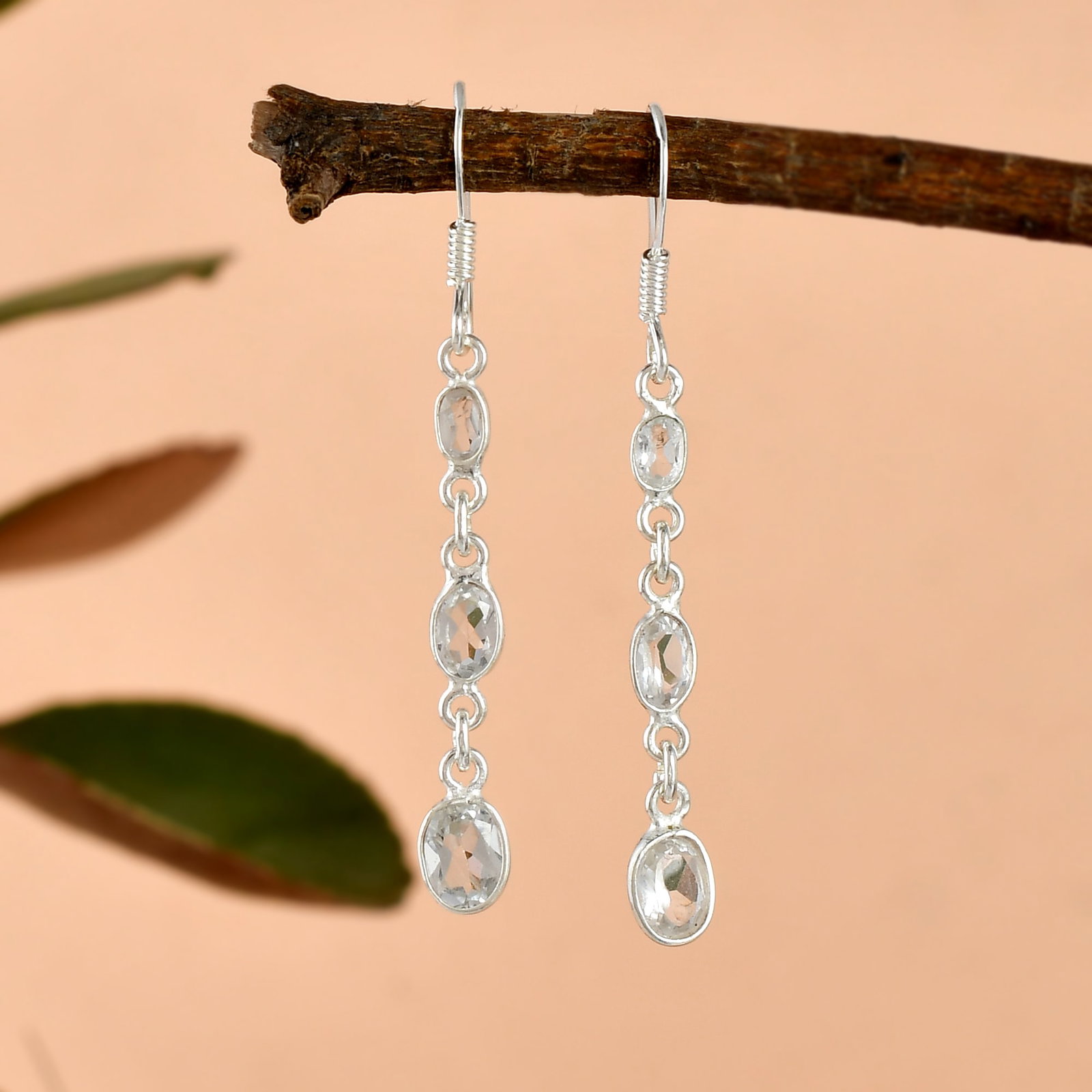 WHITE TOPAZ 92.5 STERLING SILVER EARRING: WHITE TOPAZ 92.5 STERLING SILVER EARRING Product Type : EARRING Main Stone : WHITE TOPAZ Main Stone Shape : OVAL Main Stone Color : WHITE Metal : STERLING SILVER Metal Purity : 92.5 Earring Size : 2.2