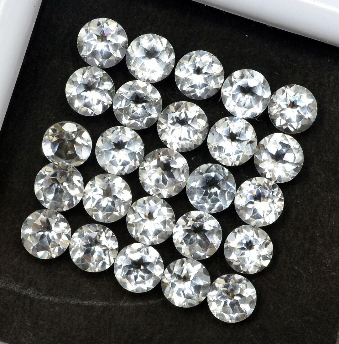 White Topaz 5 MM Round Faceted Cut 50 Pieces: Natural White Topaz 5 MM Round Faceted Cut 50 Pieces Gemstone : White Topaz Shape : Round Size : 5 MM Color : White (Colorless) Type : Faceted Cut Quantity : 50 Pieces Weig