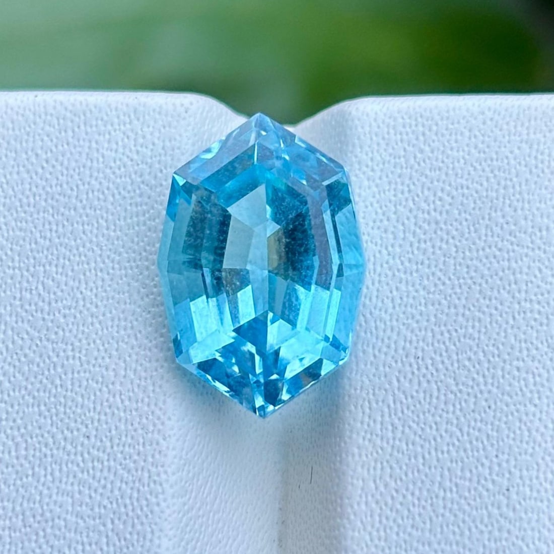 Natural Blue Topaz Fancy Shaped Faceted Cut 7.45 Cts. Gemstone (1 of 4)