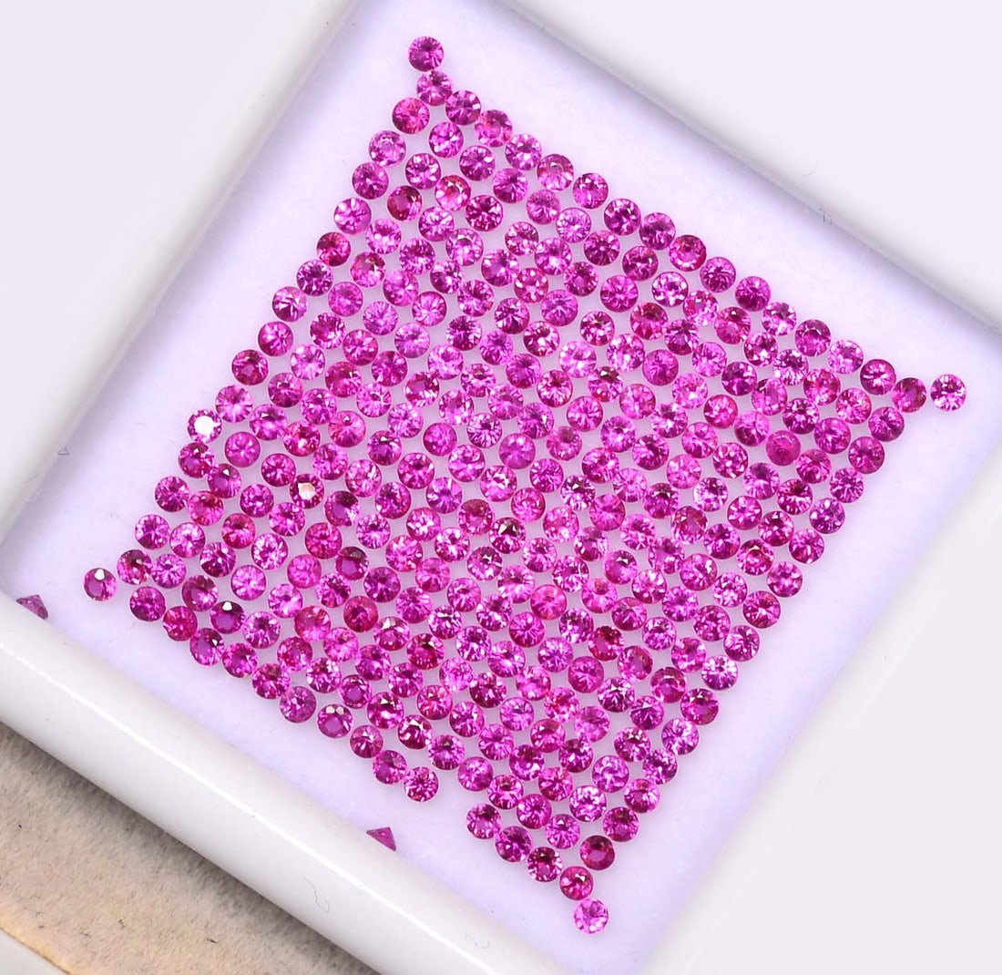 Pink Sapphire 1.25 MM Round Diamond Cut 500 Pieces: Natural Pink Sapphire 1.25 MM Round Diamond Cut 500 Pieces Gemstone : Pink Sapphire Shape : Round Size : 1.25 MM Color : Pink Type : Diamond Cut Quantity : 500 Pieces Weigh