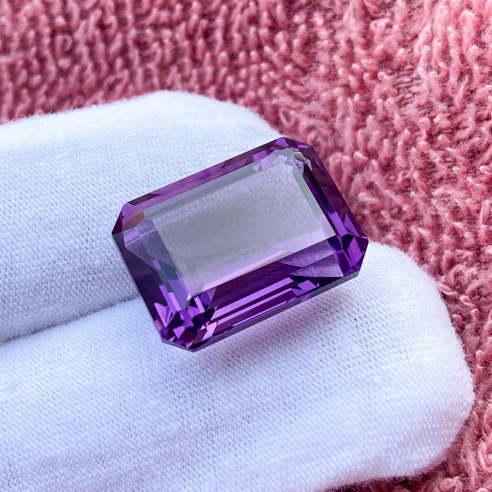 Natural Amethyst Octagon Faceted Cut 25 Cts. Gemstone: Natural Amethyst Octagon Faceted Cut 25 Cts. Gemstone Gemstone : Amethyst Shape : Octagon Size : 18X15.5X12 MM Color : Purple Type : Faceted Cut Quantity : 1 Pieces Weight :
