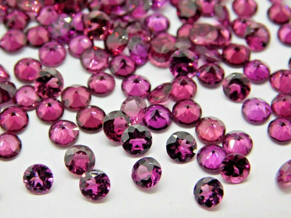 Rhodolite Garnet 1.50 MM Round Diamond Cut 250 Pieces: Natural Rhodolite Garnet 1.50 MM Round Diamond Cut 250 Pieces Gemstone : Rhodolite Garnet Shape : Round Size : 1.50 MM Color : Red Type : Diamond Cut Quantity : 250 Pieces