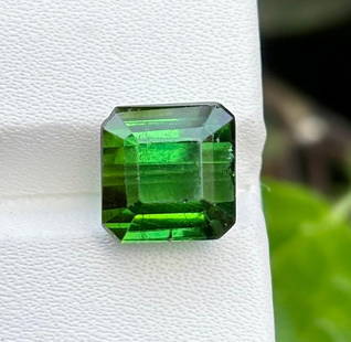 Natural Green Tourmaline Cushion Faceted Cut 8.6 Cts. Gemstone: Natural Green Tourmaline Cushion Faceted Cut 8.6 Cts. Gemstone Green Tourmaline Shape : Cushion Size : 13x12x7 MM Color : Green Type : Faceted Cut Quantity : 1 Piece Weight : </