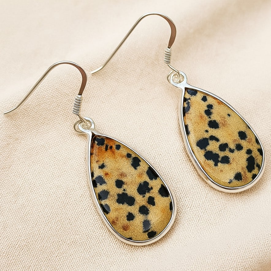 DALMATIAN 92.5 STERLING SILVER EARRING: DALMATIAN 92.5 STERLING SILVER EARRING Product Type : EARRING Main Stone : DALMATIAN Main Stone Shape : PEAR Main Stone Size : 23X13 MM Main Stone Color : MULTICOLOR Metal : STERLING SILVER Metal Puri