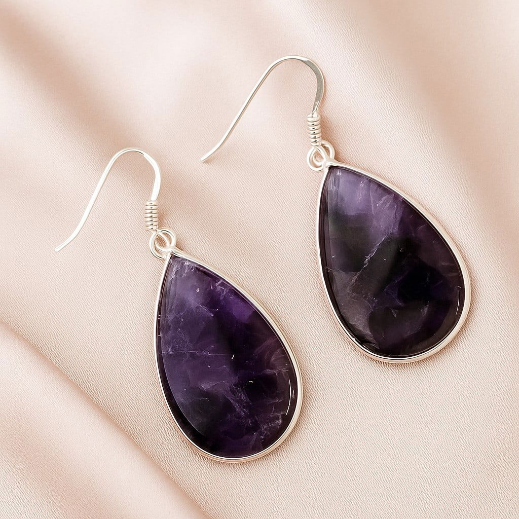 STAR AMETHYST 92.5 STERLING SILVER EARRING: STAR AMETHYST 92.5 STERLING SILVER EARRING Product Type : EARRING Main Stone : STAR AMETHYST Main Stone Shape : PEAR Main Stone Size : 29X18 MM Main Stone Color : PURPLE Metal : STERLING SILVER Metal