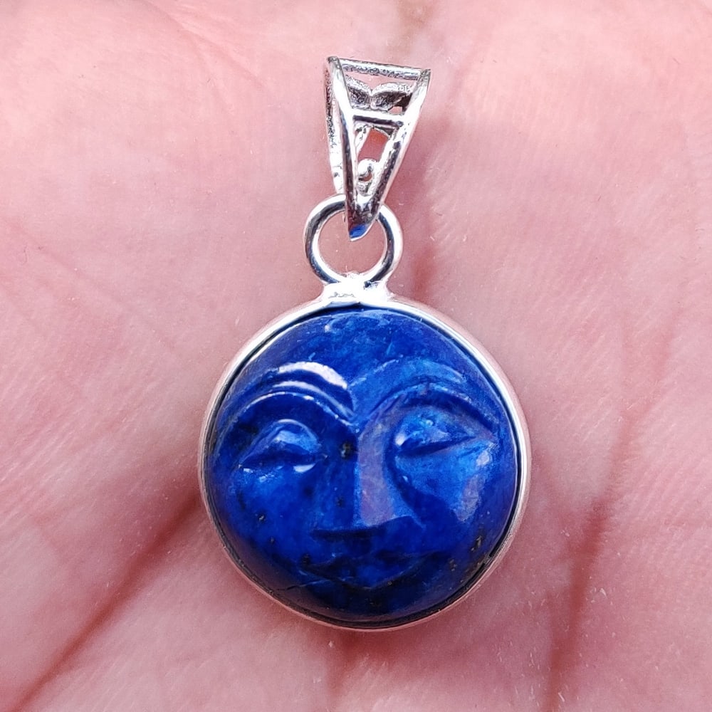 LAPIS LAZULI 92.5 STERLING SILVER PENDANT: LAPIS LAZULI 92.5 STERLING SILVER PENDANT Product Type : PENDANT Main Stone : LAPIS LAZULI Main Stone Color : BLUE Metal : STERLING SILVER Metal Purity : 925 Pendant Size : 0.6" Inches Pendant Weight 