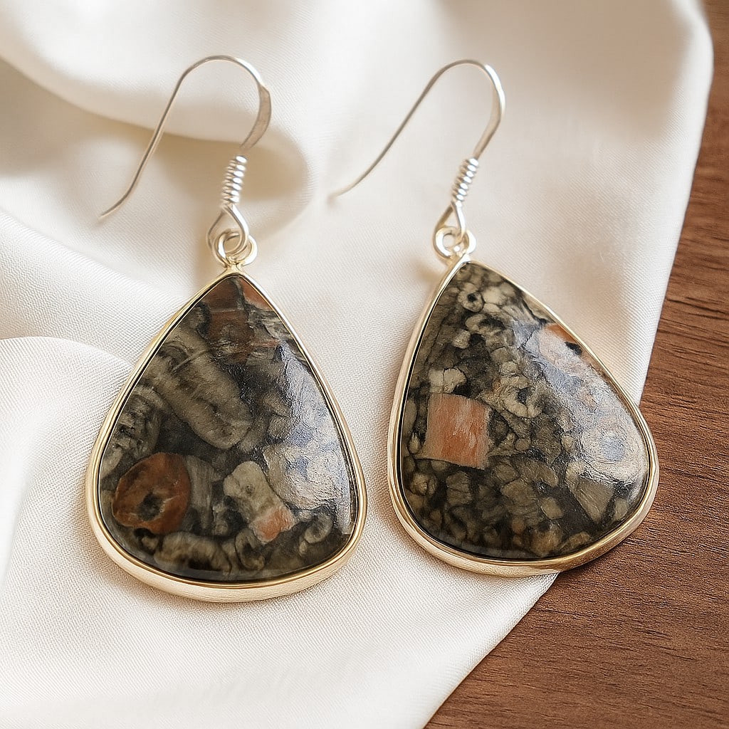 CRINOID FOSSIL 92.5 STERLING SILVER EARRING: CRINOID FOSSIL 92.5 STERLING SILVER EARRING Product Type : EARRING Main Stone : CRINOID FOSSIL Main Stone Shape : PEAR Main Stone Size : 27X22 MM Main Stone Color : MULTICOLOR Metal : STERLING SILVER