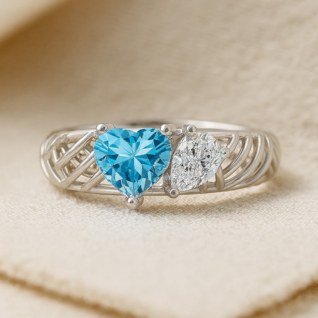 Natural Aquamarine Gemstone & Lab Grown Diamonds Silver Ring: Natural Aquamarine Gemstone & Lab Grown Diamonds Silver Ring Jewelry Type : Ring Gemstone : Natural Aquamarine Gemstone Shape : Heart Gemstone Size : 6 MM Gemstone Quantity : 1 Piece Diamond