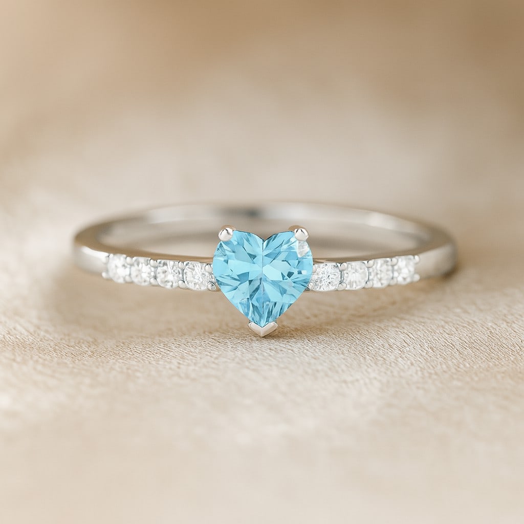 Natural Aquamarine Gemstone & Lab Grown Diamonds Silver Ring: Natural Aquamarine Gemstone & Lab Grown Diamonds Silver Ring Jewelry Type : Ring Gemstone : Natural Aquamarine Gemstone Shape : Heart Gemstone Size : 5 MM Gemstone Quantity : 1 Piece Diamond