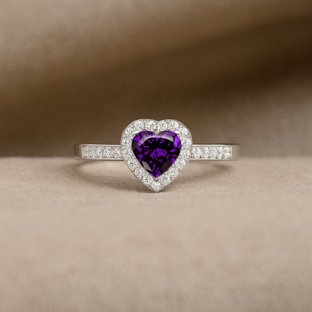 Natural Amethyst Gemstone & Lab Grown Diamonds Silver Ring: Natural Amethyst Gemstone & Lab Grown Diamonds Silver Ring Jewelry Type : Ring Gemstone : Natural Amethyst Gemstone Shape : Heart Gemstone Size : 6 MM Gemstone Quantity : 1 Piece Diamond Typ