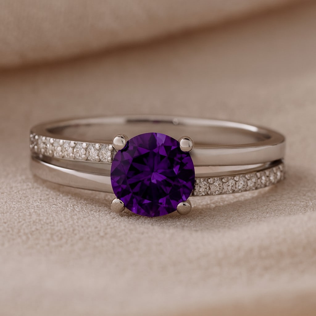 Natural Amethyst Gemstone & Lab Grown Diamonds Silver Ring: Natural Amethyst Gemstone & Lab Grown Diamonds Silver Ring Jewelry Type : Ring Gemstone : Natural Amethyst Gemstone Shape : Round Gemstone Size : 6 MM Gemstone Quantity : 1 Piece Diamond Typ