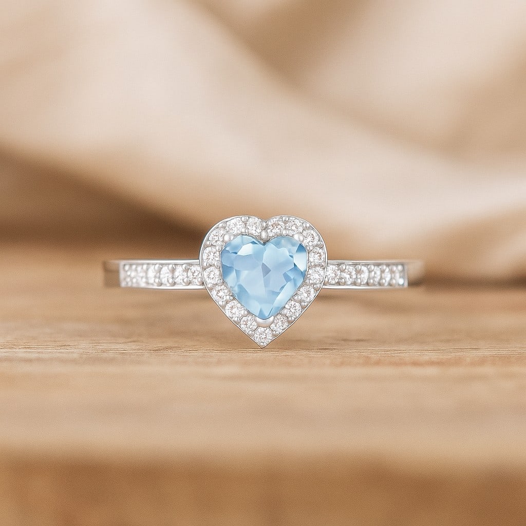 Natural Aquamarine Gemstone & Lab Grown Diamonds Silver Ring: Natural Aquamarine Gemstone & Lab Grown Diamonds Silver Ring Jewelry Type : Ring Gemstone : Natural Aquamarine Gemstone Shape : Heart Gemstone Size : 6 MM Gemstone Quantity : 1 Piece Diamond