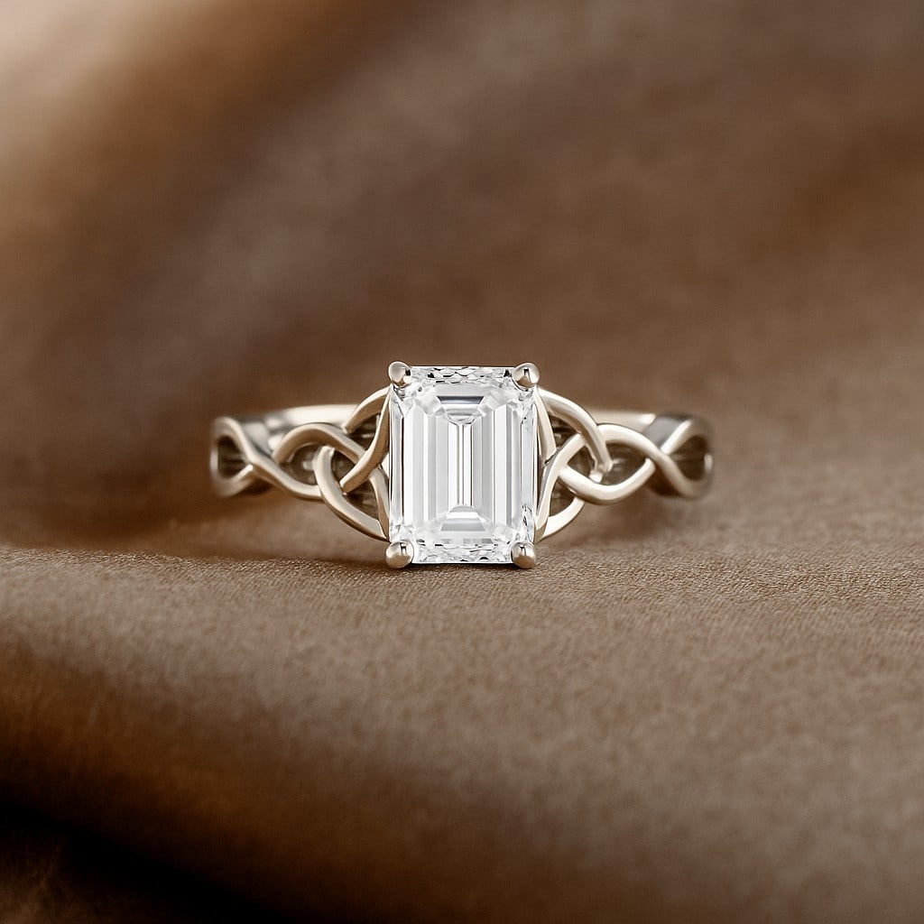 Lab Grown Diamond 92.5 Sterling Silver Ring: Lab Grown Diamond 92.5 Sterling Silver Ring Jewelry Type : Ring Gemstone : Lab Grown Diamond Gemstone Shape : Emerald Gemstone Size : 8x6 MM Gemstone Quantity : 1 Piece Diamond Type : Lab