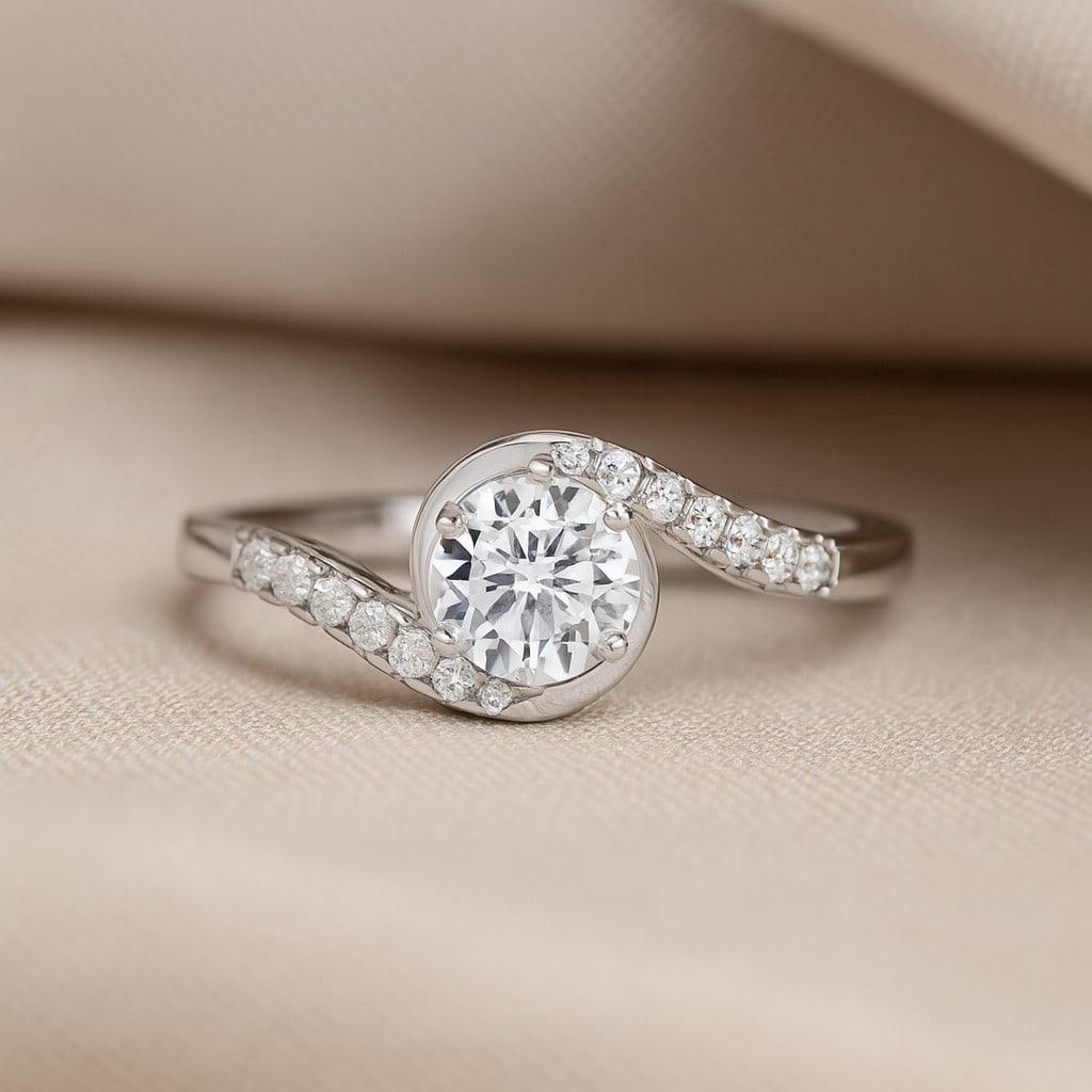 Lab Grown Diamond 92.5 Sterling Silver Ring: Lab Grown Diamond 92.5 Sterling Silver Ring Jewelry Type : Ring Gemstone : Lab Grown Diamond Gemstone Shape : Round Gemstone Size : 6 MM Gemstone Quantity : 1 Piece Diamond Type : Lab Gro